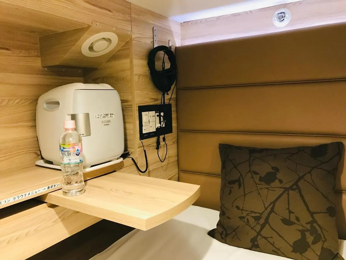 ** Kapselhotell Sauna & Capsule Amza Osaka Japan